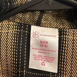 no boundaries size small black & yellow flannel